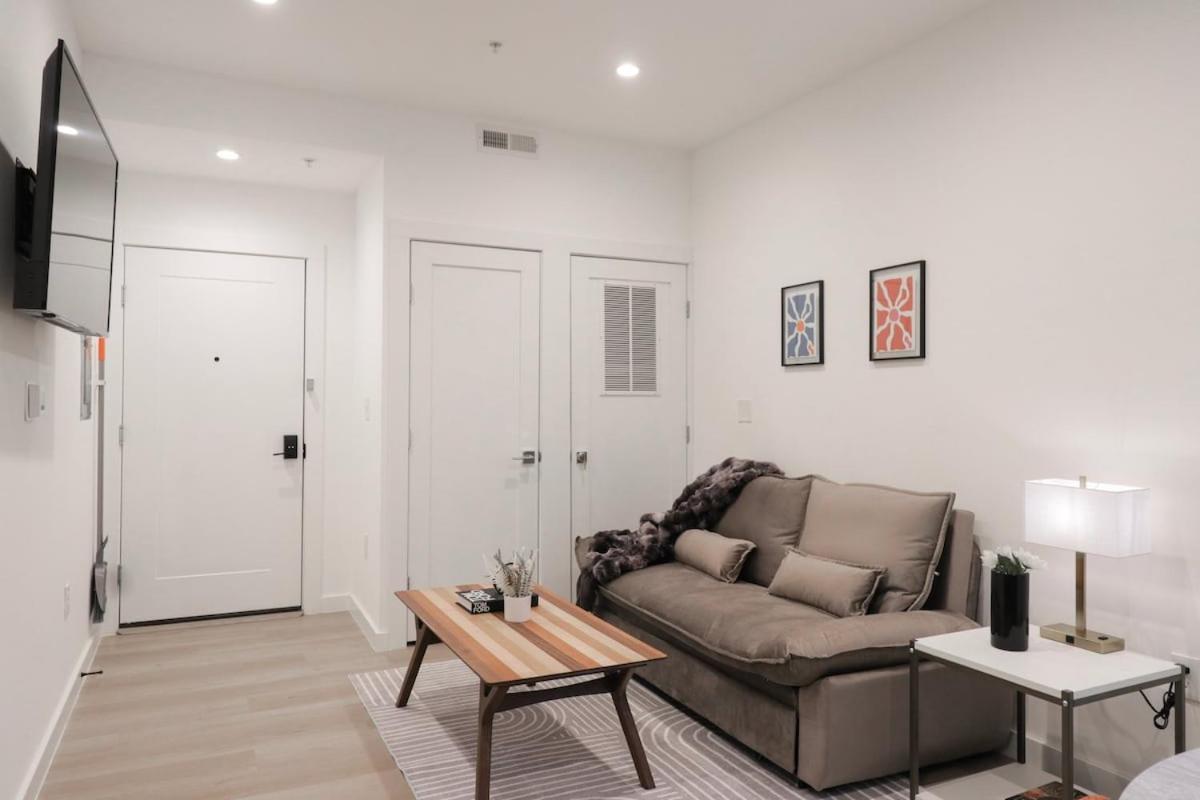 Unit 1 Stylish With King Bed And Sofa Bed